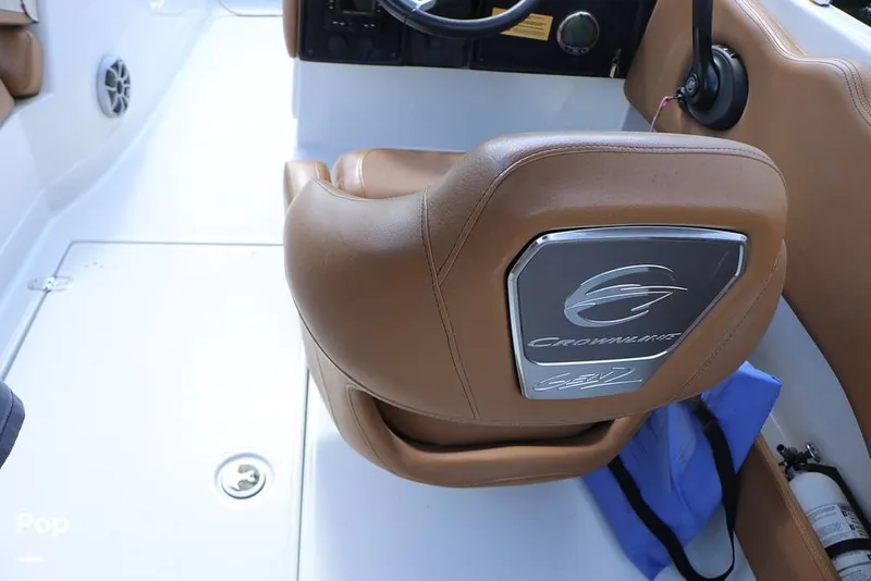 Slide: The Image of Crownline Boats E225 XS 2023 - 16368559