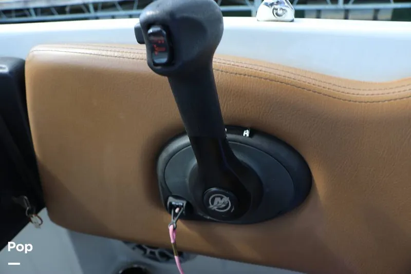 Slide: The Image of Crownline Boats E225 XS 2023 - 16368562