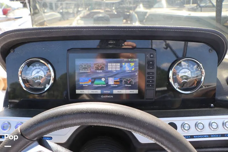 Slide: The Image of Crownline Boats E225 XS 2023 - 16368564