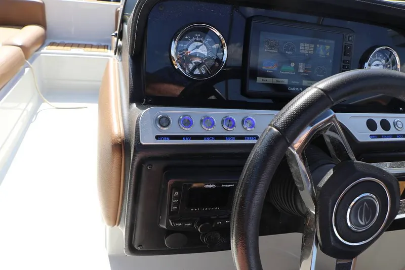 Slide: The Image of Crownline Boats E225 XS 2023 - 16368572