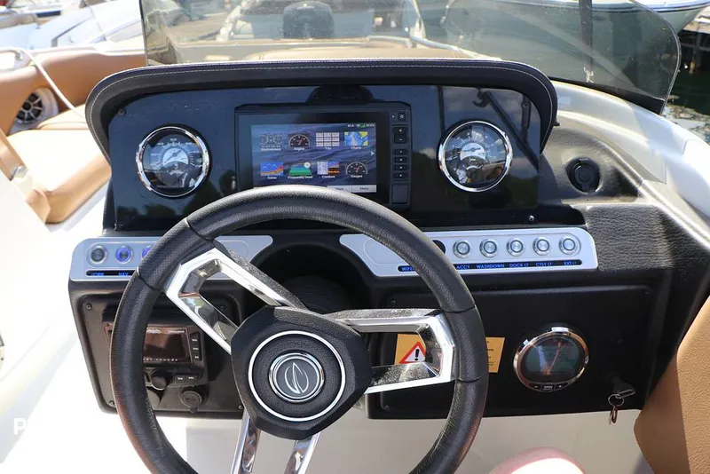 Slide: The Image of Crownline Boats E225 XS 2023 - 16368573