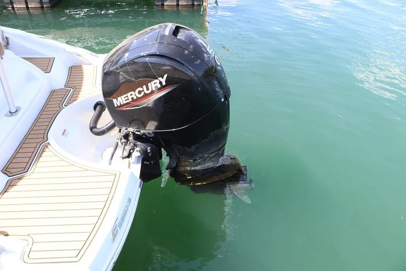 Slide: The Image of Crownline Boats E225 XS 2023 - 16368537