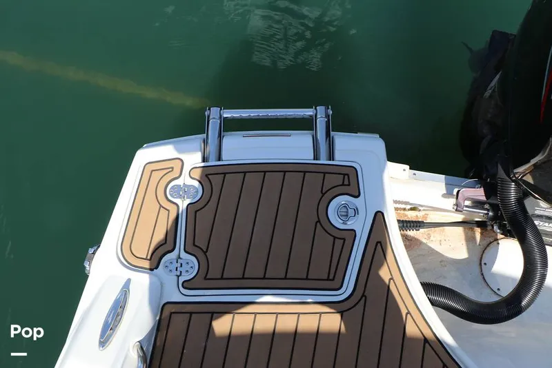 Slide: The Image of Crownline Boats E225 XS 2023 - 16368543