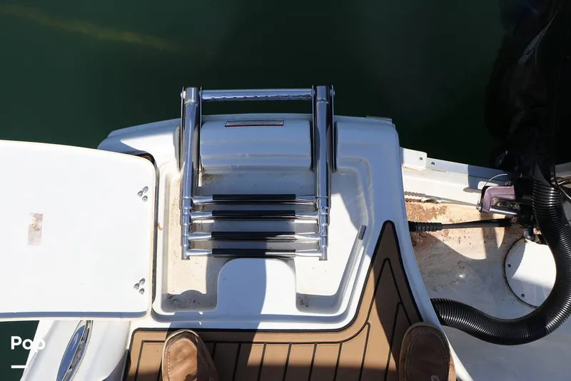 Slide: The Image of Crownline Boats E225 XS 2023 - 16368544