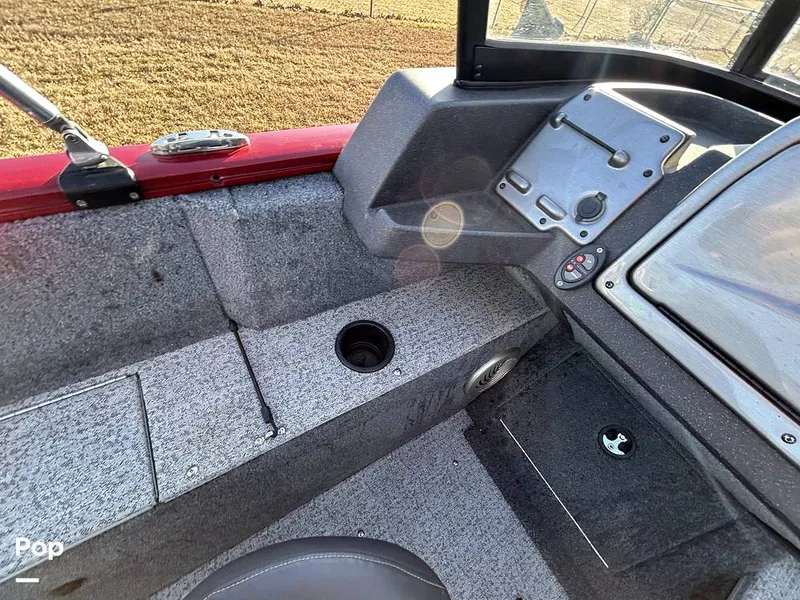 Slide: The Image of Tracker V175 Pro Guide 2022 - 16153800