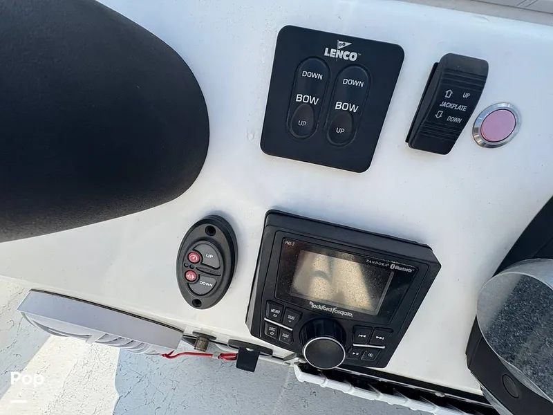 Slide: The Image of Trim Tab Controls/jack Plate Controls/stereo - 16163715