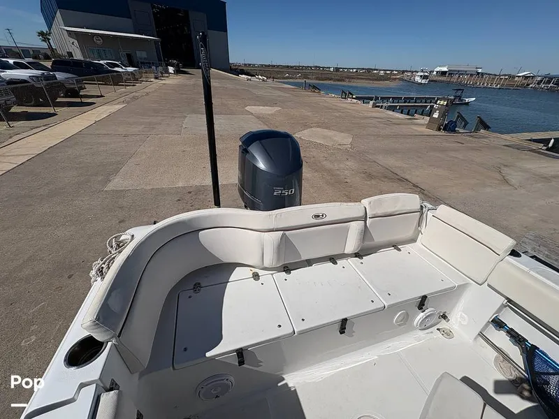 Slide: The Image of Stern Passenger Seating/storage/live Well/bait Well - 16211372