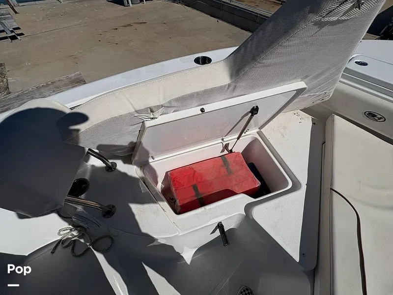 Slide: The Image of Passenger Seating With Compartment Storage - 16211404