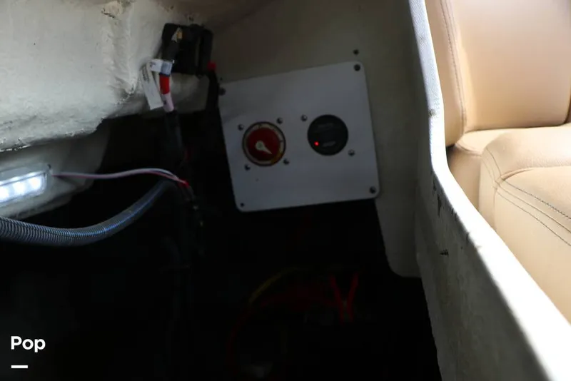 Slide: The Image of Crownline Boats E230XS 2025 - 16324992