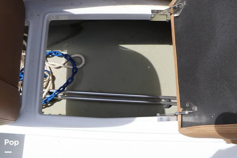 Slide: The Image of Crownline Boats E230XS 2025 - 16325019