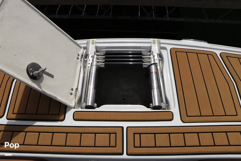 Slide: The Image of Crownline Boats E230XS 2025 - 16325014
