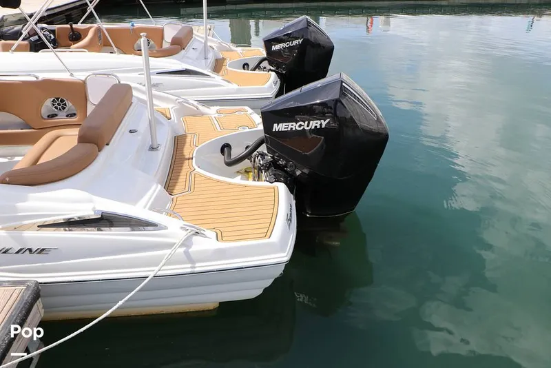 Slide: The Image of Crownline Boats E230XS 2025 - 16325026