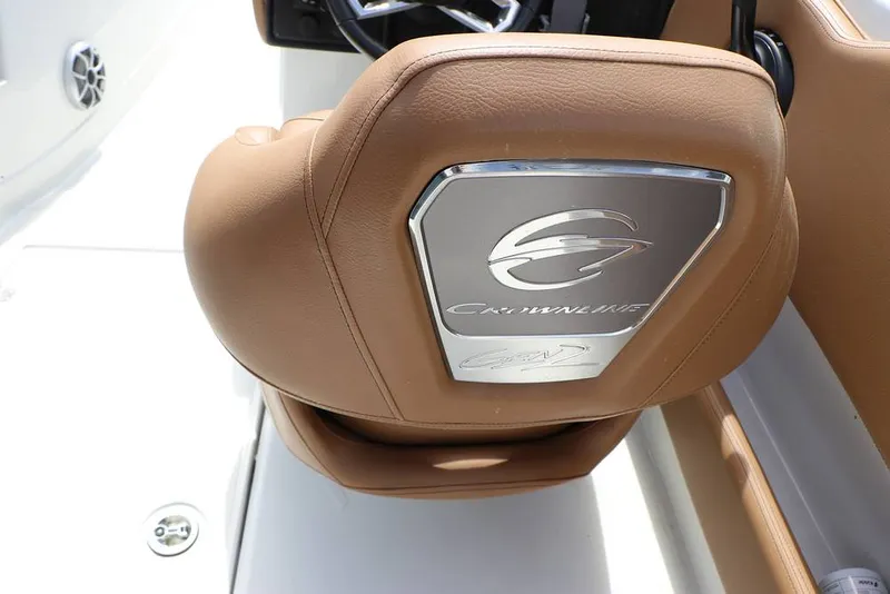 Slide: The Image of Crownline Boats E230XS 2025 - 16325000