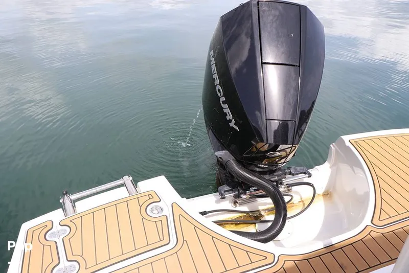 Slide: The Image of Crownline Boats E230XS 2025 - 16324985
