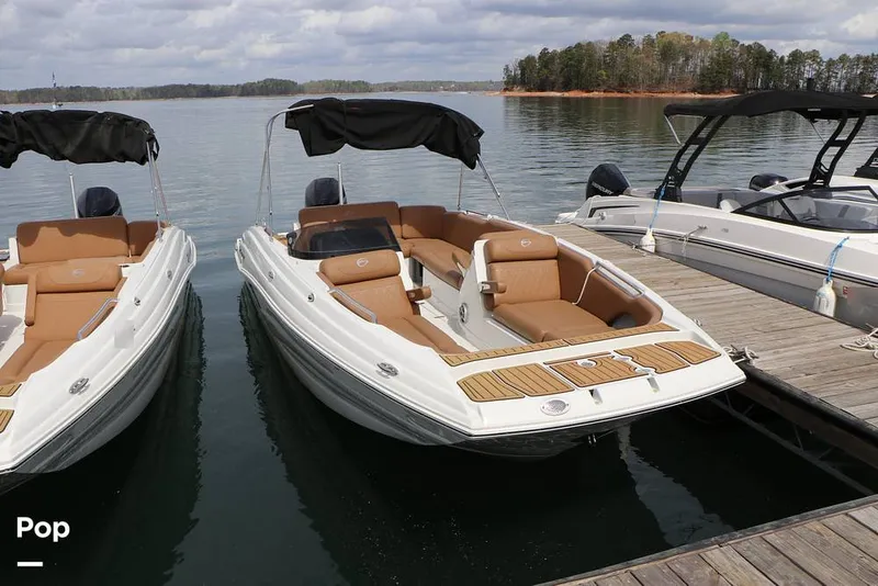 The Image of Crownline Boats E230XS 2025 - 16324974