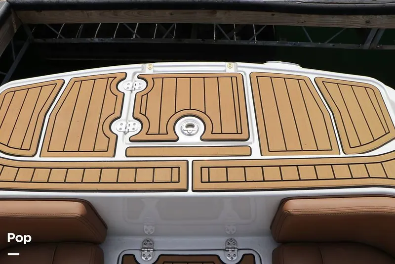 Slide: The Image of Crownline Boats E230XS 2025 - 16325013