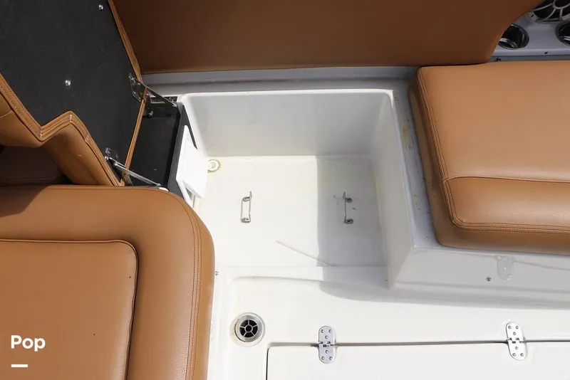 Slide: The Image of Crownline Boats E230XS 2025 - 16324996