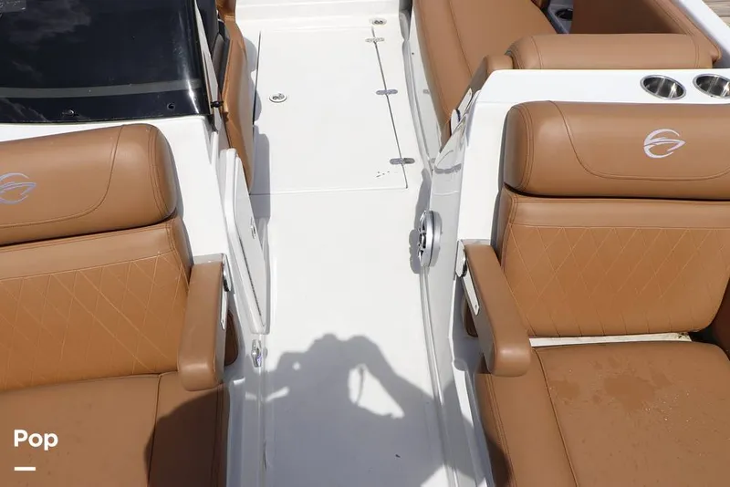 Slide: The Image of Crownline Boats E230XS 2025 - 16325023