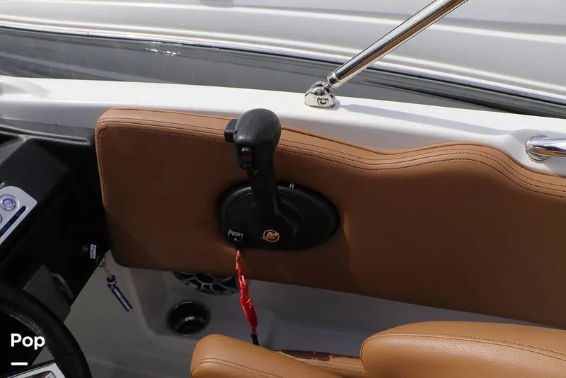 Slide: The Image of Crownline Boats E230XS 2025 - 16325002