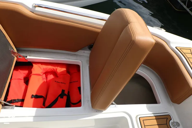 Slide: The Image of Crownline Boats E230XS 2025 - 16324941