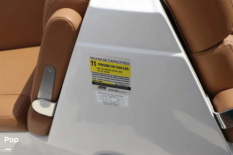 Slide: The Image of Crownline Boats E230XS 2025 - 16324951