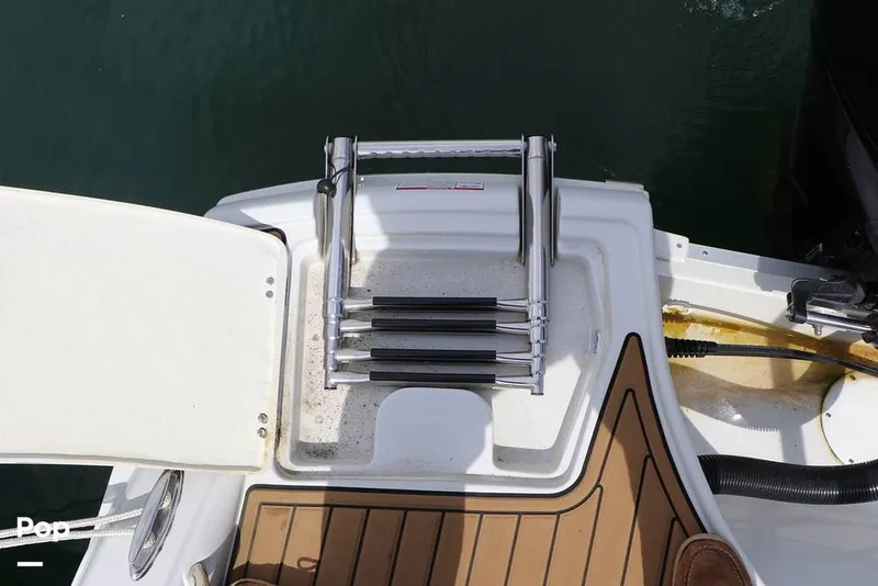 Slide: The Image of Crownline Boats E230XS 2025 - 16324967