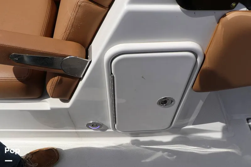 Slide: The Image of Crownline Boats E230XS 2025 - 16324949