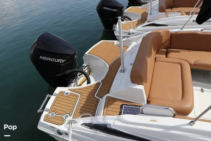 Slide: The Image of Crownline Boats E230XS 2025 - 16324922