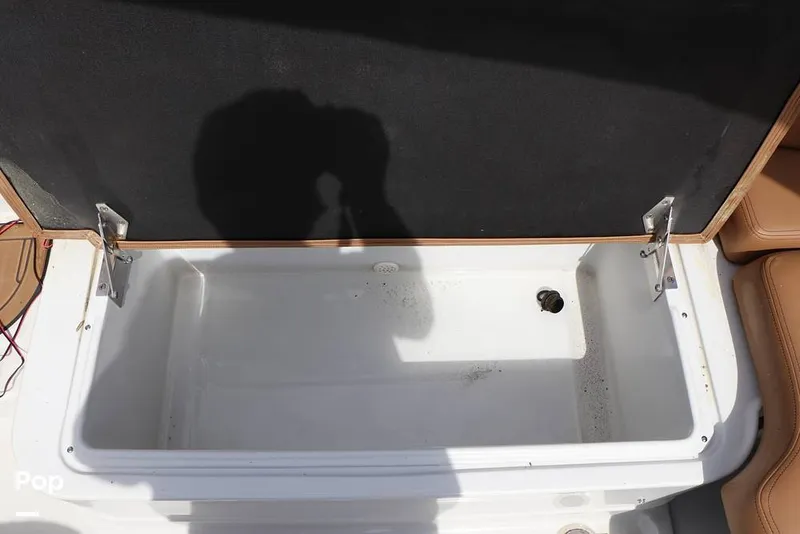 Slide: The Image of Crownline Boats E230XS 2025 - 16324955
