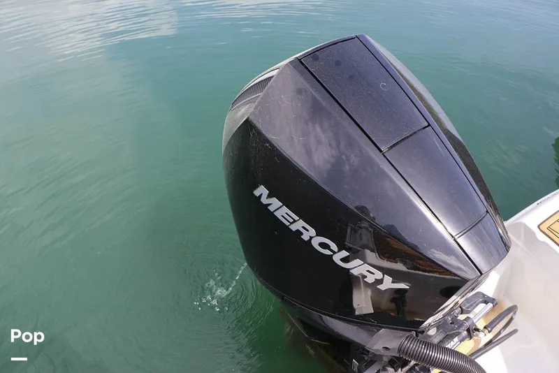Slide: The Image of Crownline Boats E230XS 2025 - 16324965