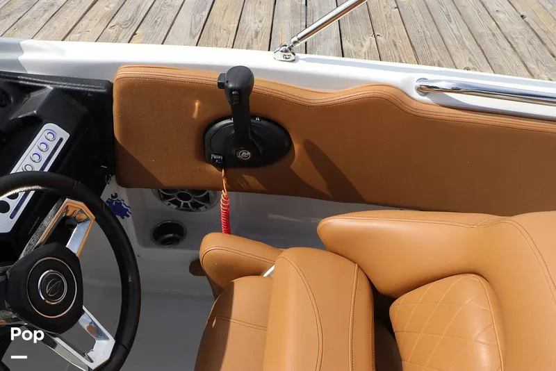 Slide: The Image of Crownline Boats E230XS 2025 - 16324936