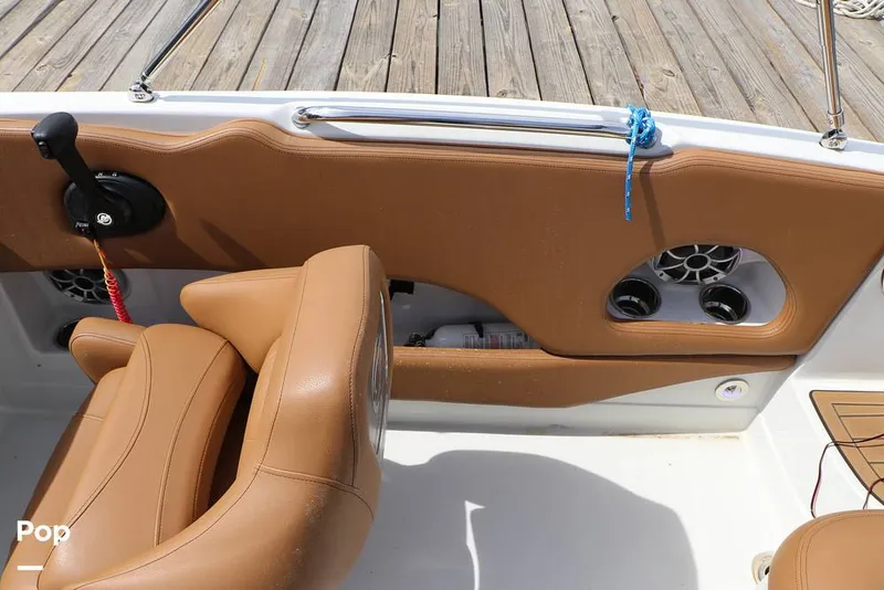 Slide: The Image of Crownline Boats E230XS 2025 - 16324960