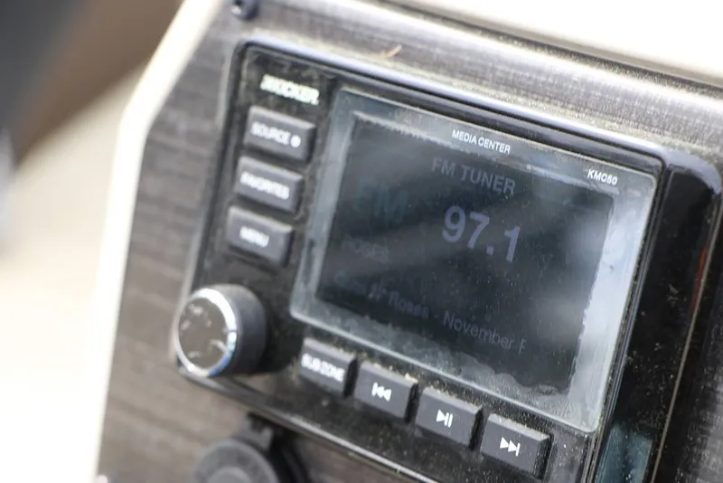 Slide: The Image of Lowe SS 230WT 2024 - 16325145