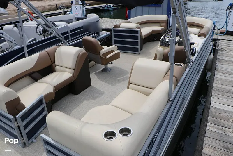 Slide: The Image of Lowe SS 230WT 2024 - 16325128