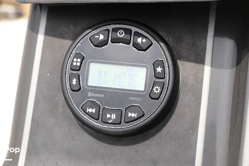 Slide: The Image of Bayliner VR6 OB 2024 - 16324838