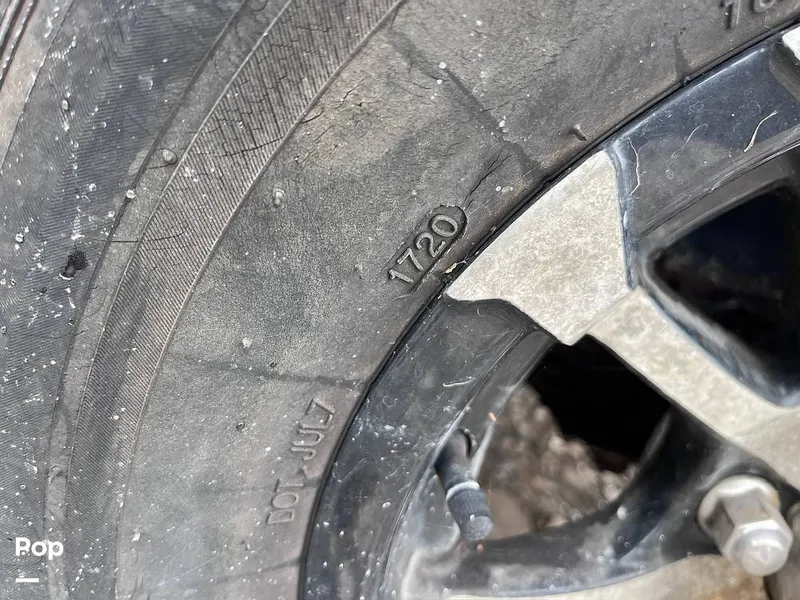 Slide: The Image of Tire Date Code - 16178858