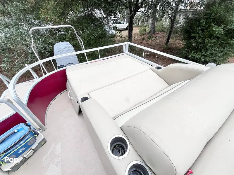 Slide: The Image of Deck Rails - 16179192