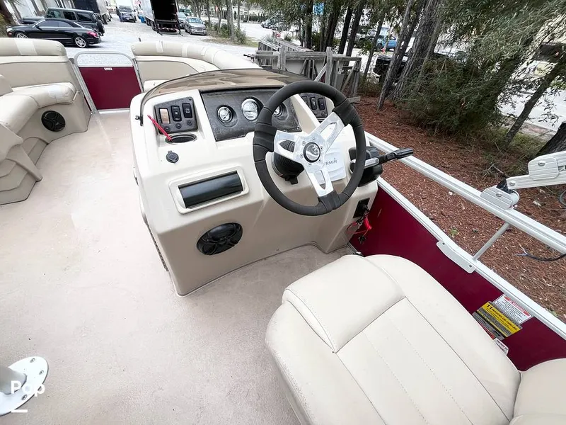 Slide: The Image of Captain's Chair - 16179194