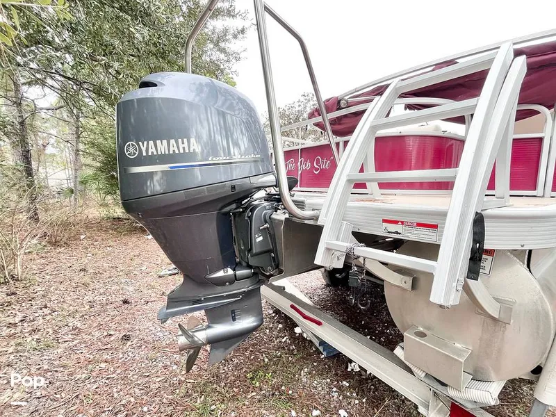 Slide: The Image of Yamaha 150 HP Engine - 16179255