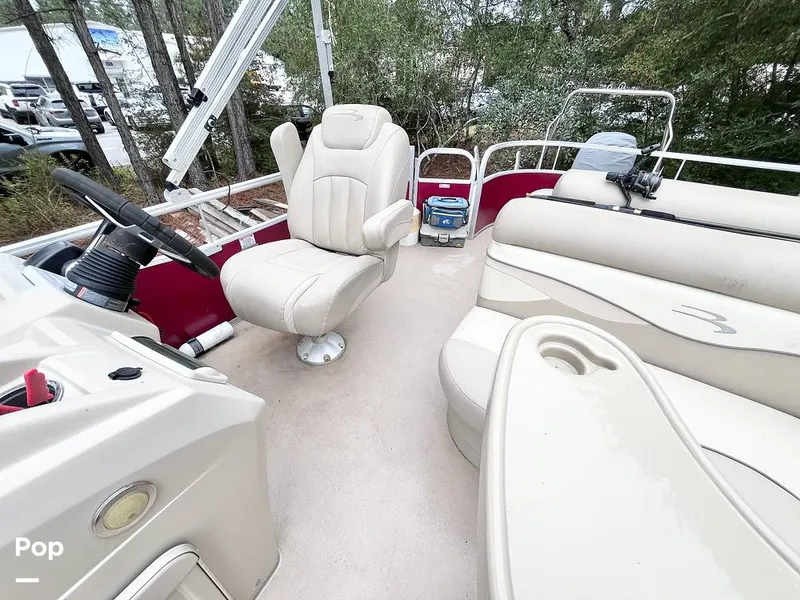 Slide: The Image of Captain's Chair - 16179191