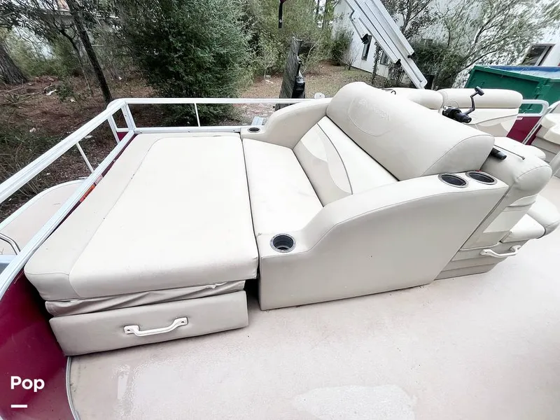 Slide: The Image of Rear-Facing Lounge - 16179185