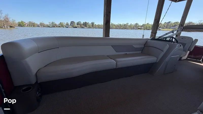 Slide: The Image of Crest 220 Classic 2022 - 16281135