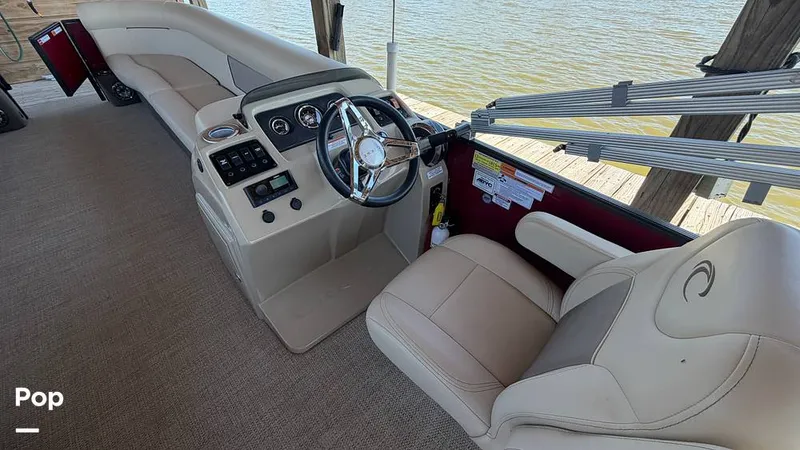 Slide: The Image of Crest 220 Classic 2022 - 16281120