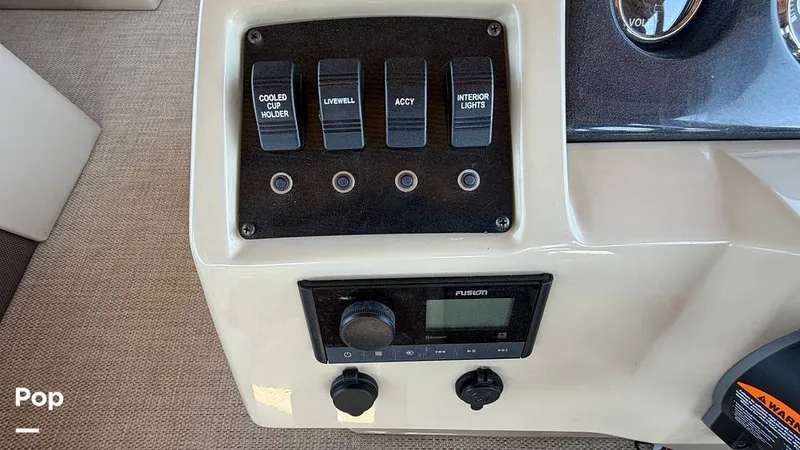 Slide: The Image of Crest 220 Classic 2022 - 16281126