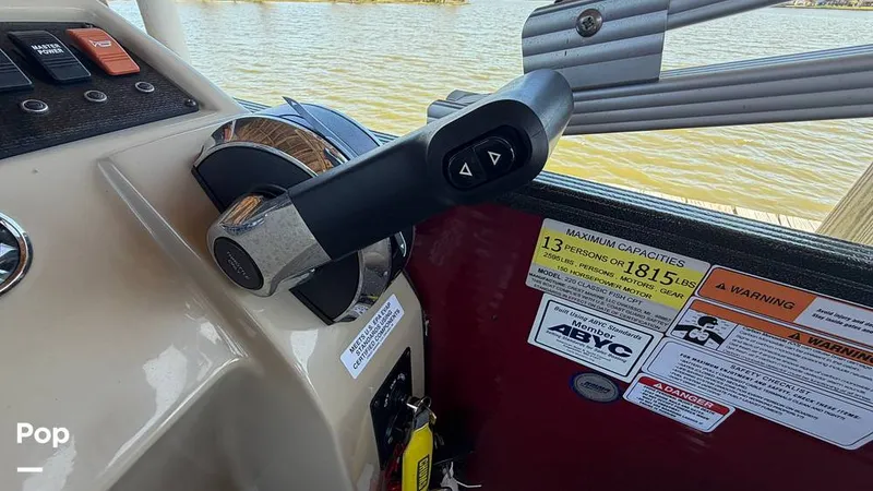 Slide: The Image of Crest 220 Classic 2022 - 16281131