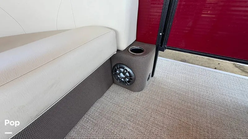 Slide: The Image of Crest 220 Classic 2022 - 16281133