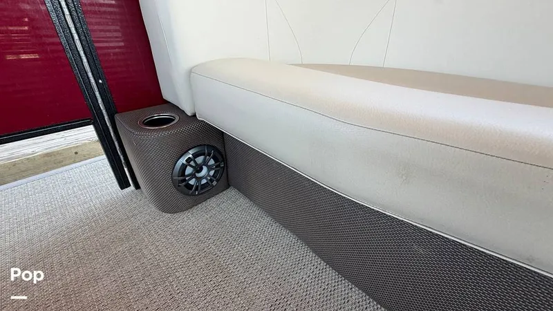 Slide: The Image of Crest 220 Classic 2022 - 16281134