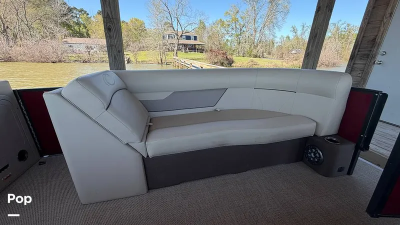 Slide: The Image of Crest 220 Classic 2022 - 16281136