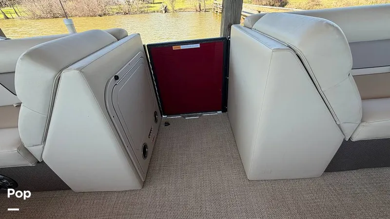 Slide: The Image of Crest 220 Classic 2022 - 16281138