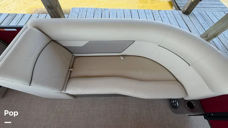 Slide: The Image of Crest 220 Classic 2022 - 16281142